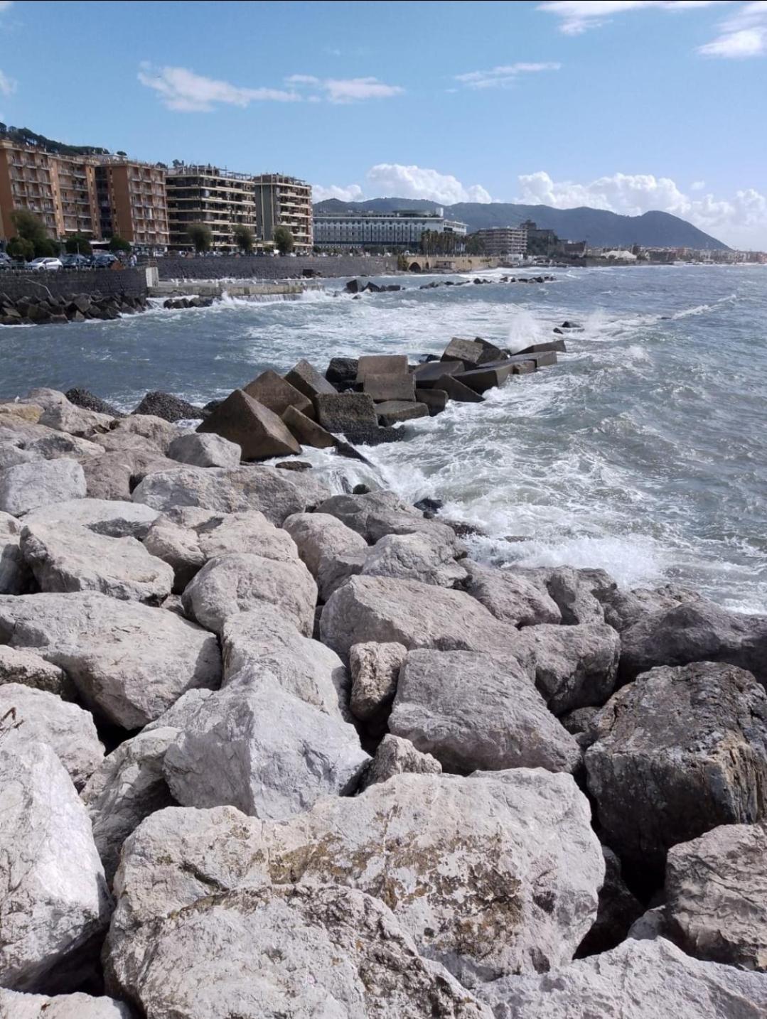 Casa Vacanza La Maison De Losyram Art Salerno Exterior foto